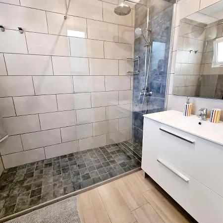 Dino 10 Playa Roca * Costa Teguise