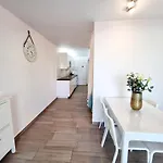 Dino 10 Playa Roca דירה *