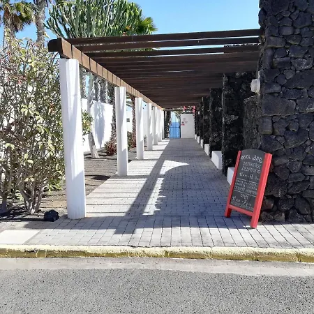 Dino 10 Playa Roca Apartman Costa Teguise