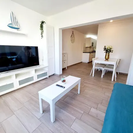 Dino 10 Playa Roca Apartment *