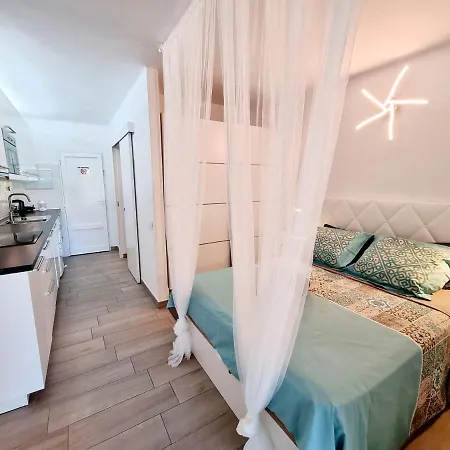 Dino 10 Playa Roca Apartamento *
