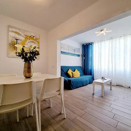Dino 10 Playa Roca Apartamento *