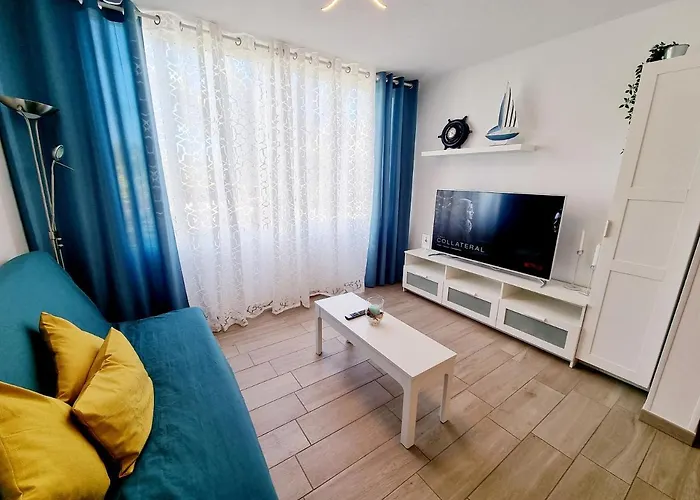 Dino 10 Playa Roca קוסטה טגוויסה